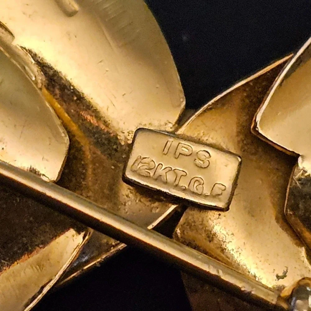 Vintage 12kt Gold Filled Bow Brooch Pearl‎ Textured IPS Pin Dimensional